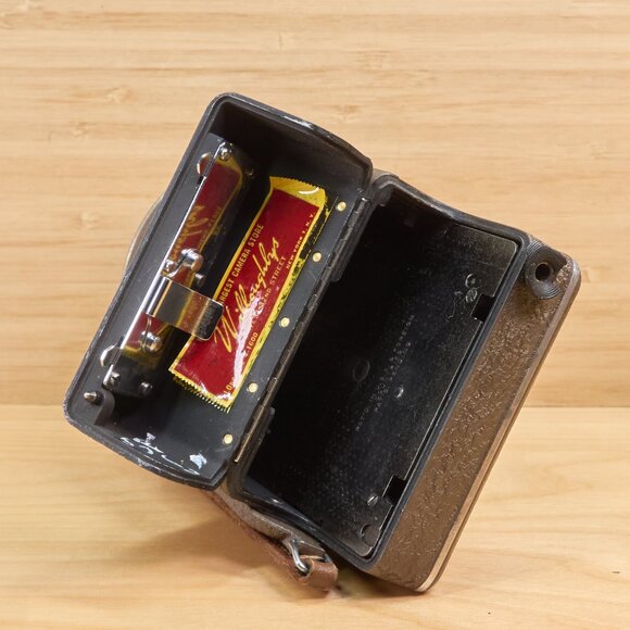 Vintage 50s Bell & Howell Auto Master 200-TA 16 mm Movie Camera, Made in USA - Picture 14 of 15